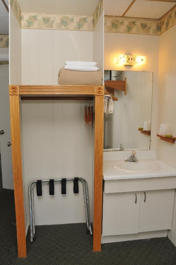 | Friendship Oceanfront Suites