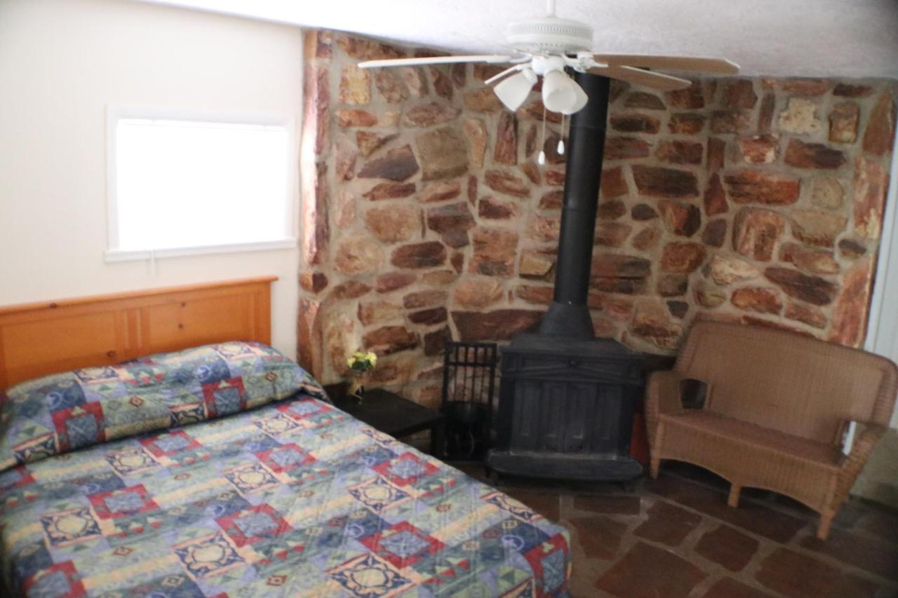 | Grand Canyon Caverns Inn