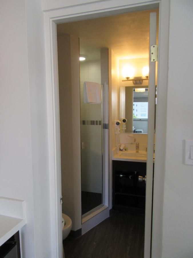 | Waikiki Central Hotel - No Resort Fees