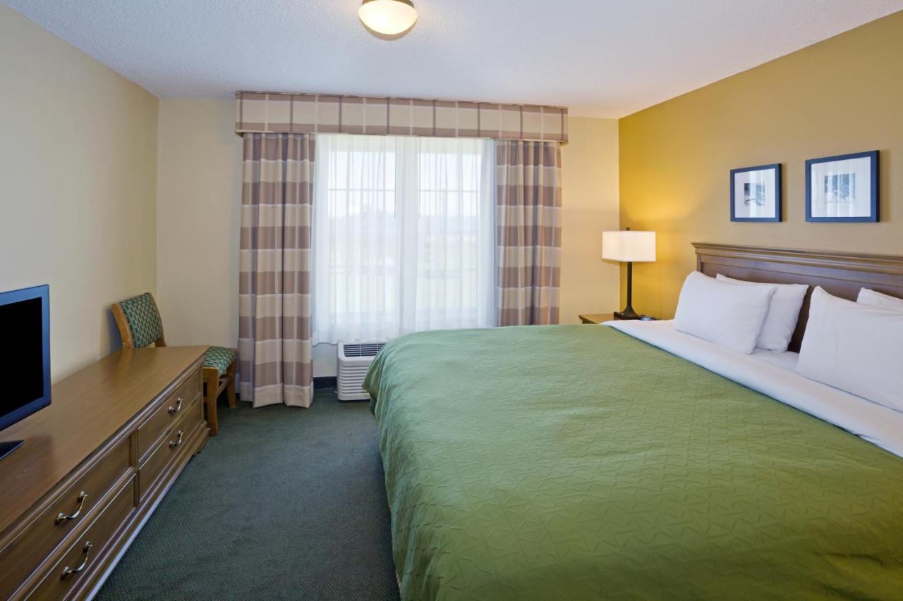King Room - Disability Access at Country Inn & Suites by Radisson, Salina, KS