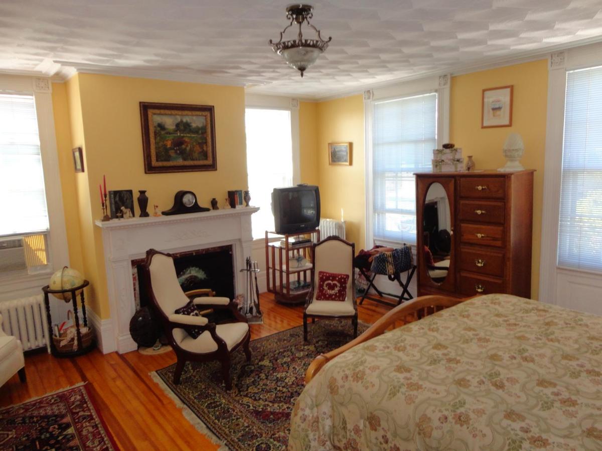  | Historic Hill Inn