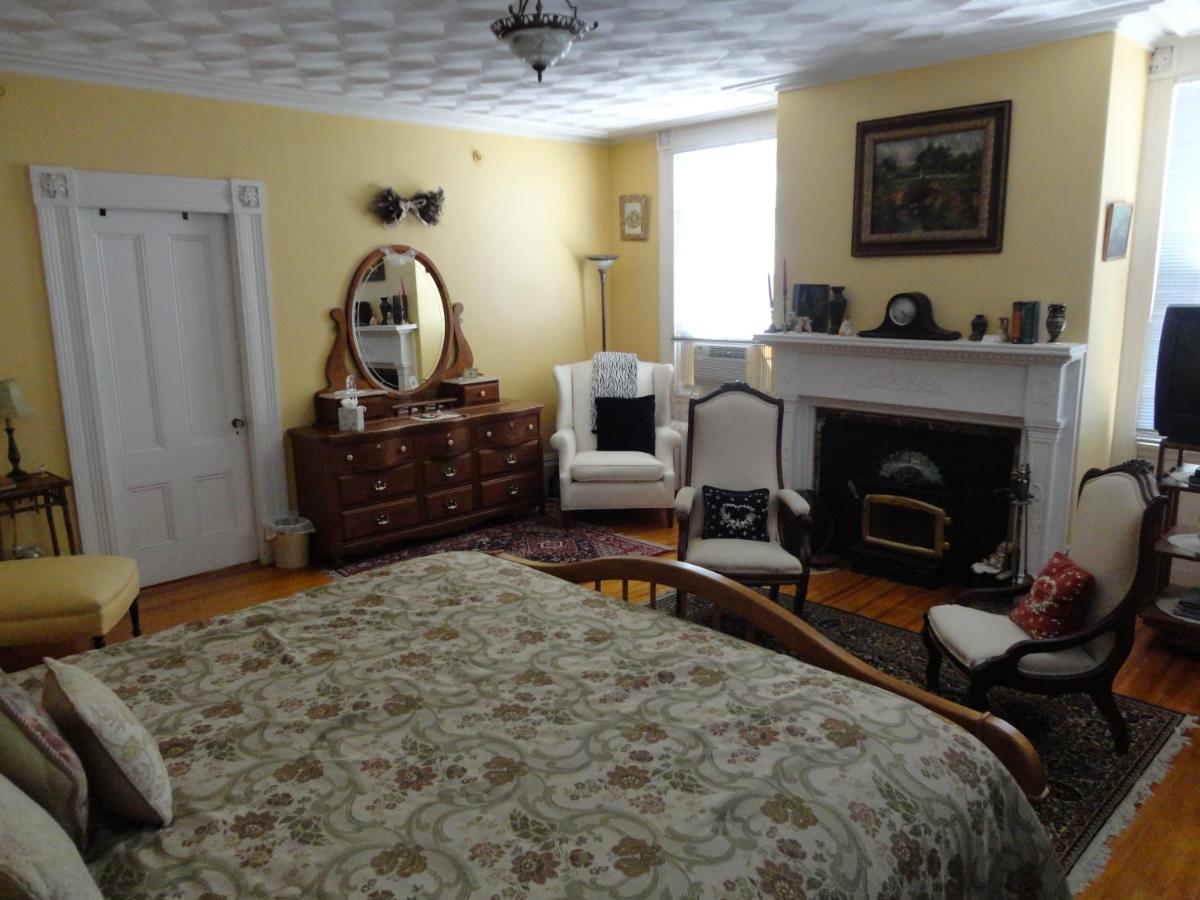  | Historic Hill Inn