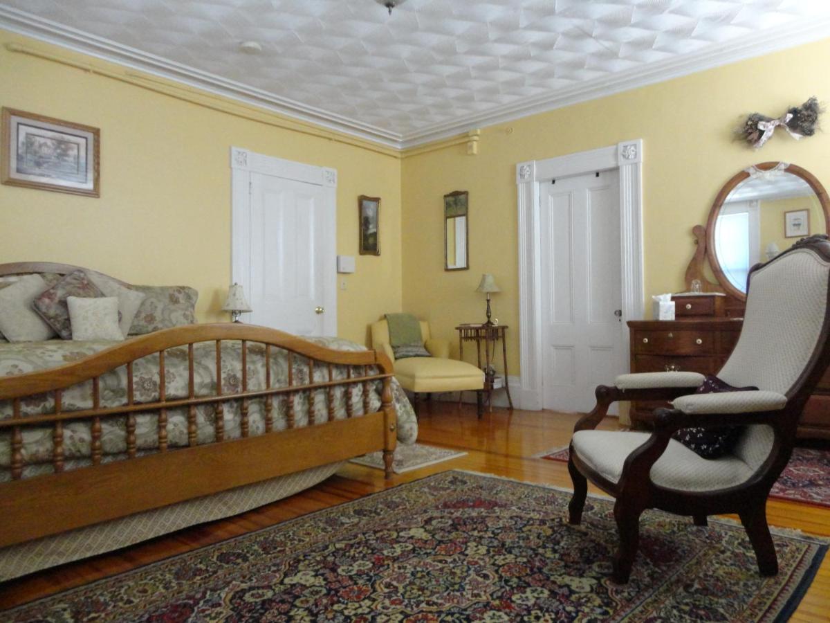  | Historic Hill Inn