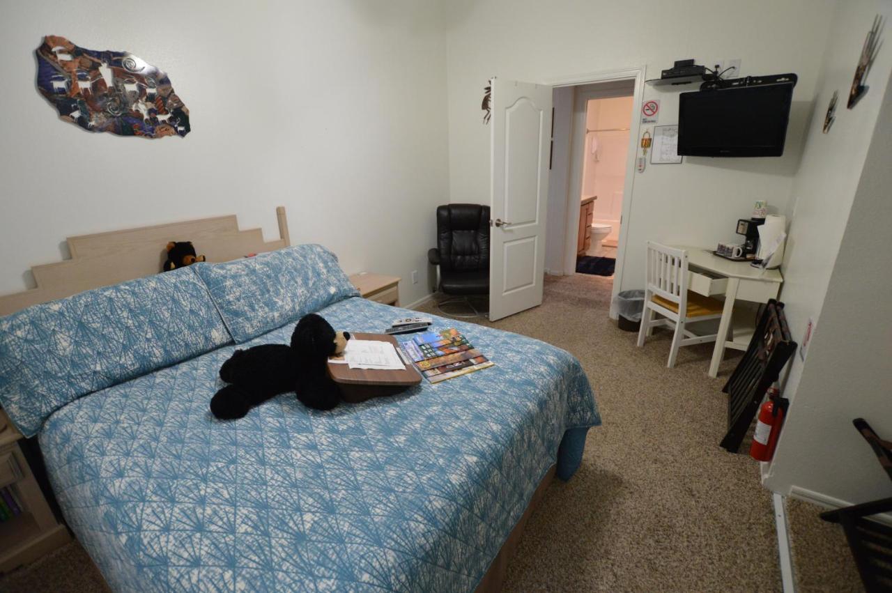 | The Bear's Den B&B