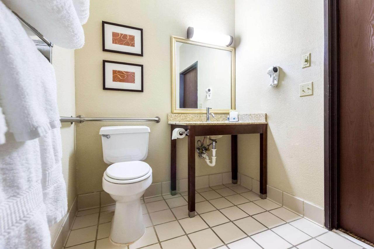 Queen Suite - Accessible/Non-Smoking at Comfort Suites Sioux Falls Mall District
