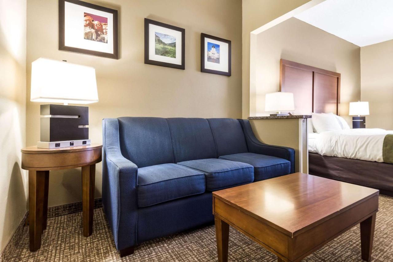 King Suite - Non-Smoking at Comfort Suites Sioux Falls Mall District