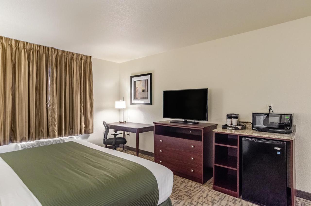 | Cobblestone Inn & Suites - Bridgeport