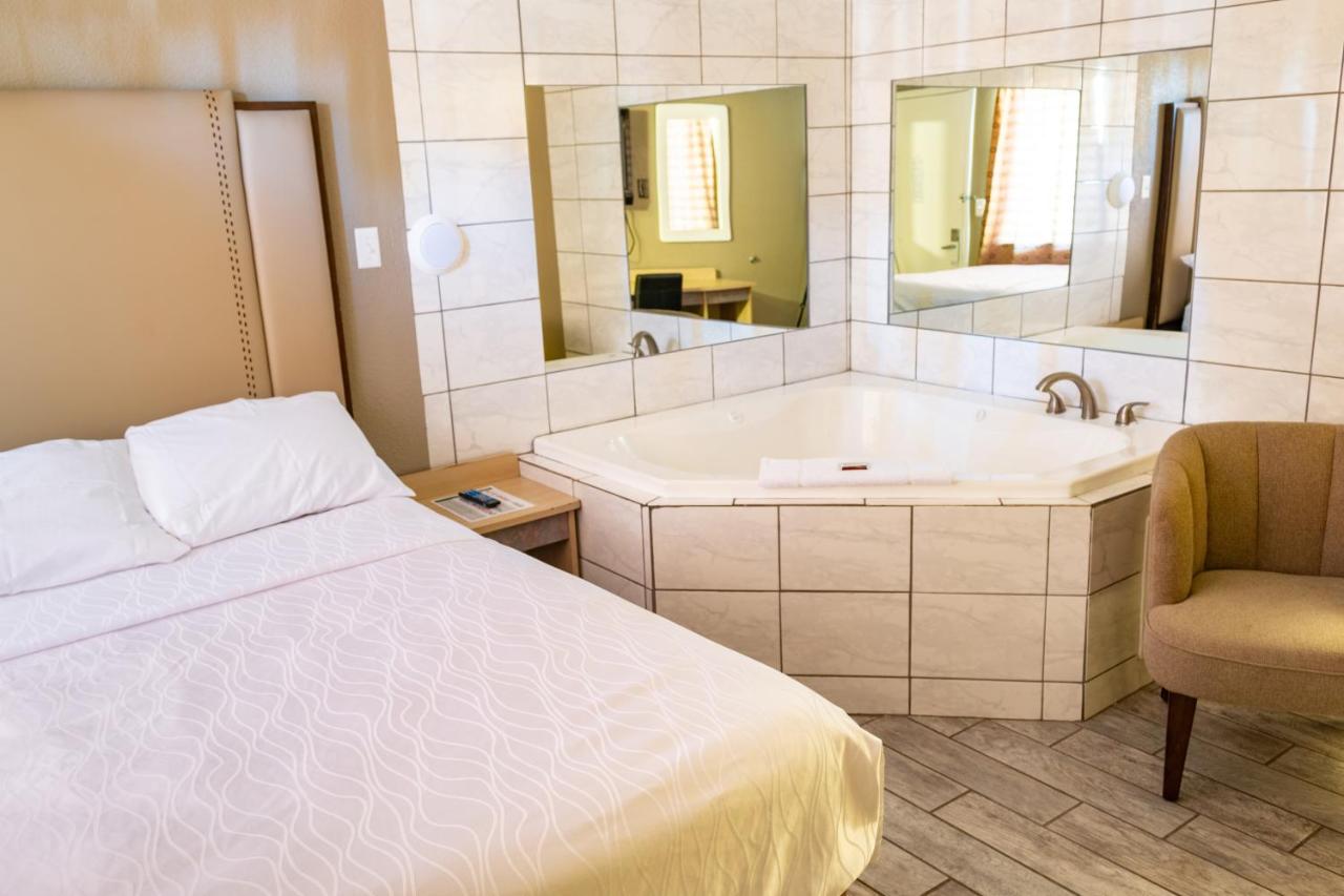 One-Bedroom Suite at Budgetel Inn & Suites