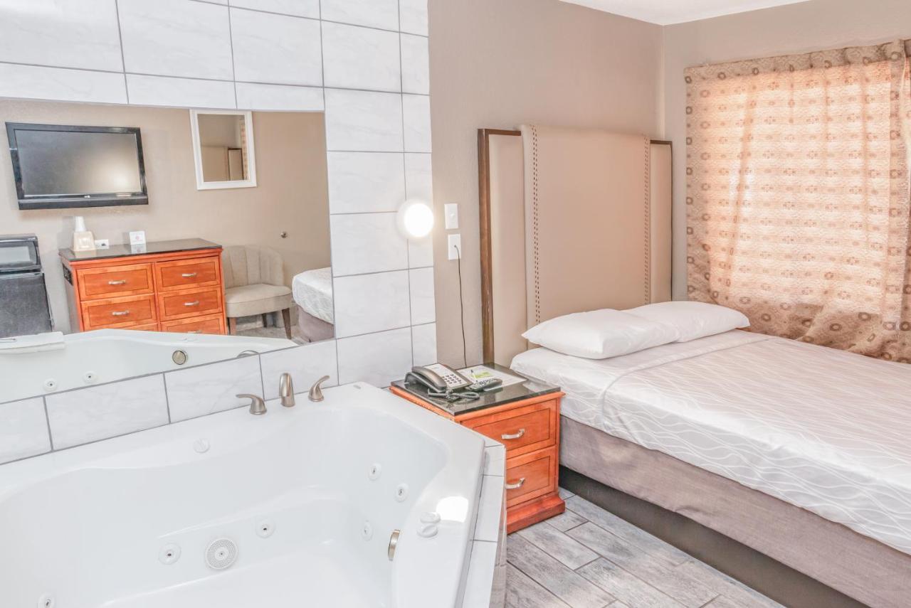 One-Bedroom Suite at Budgetel Inn & Suites