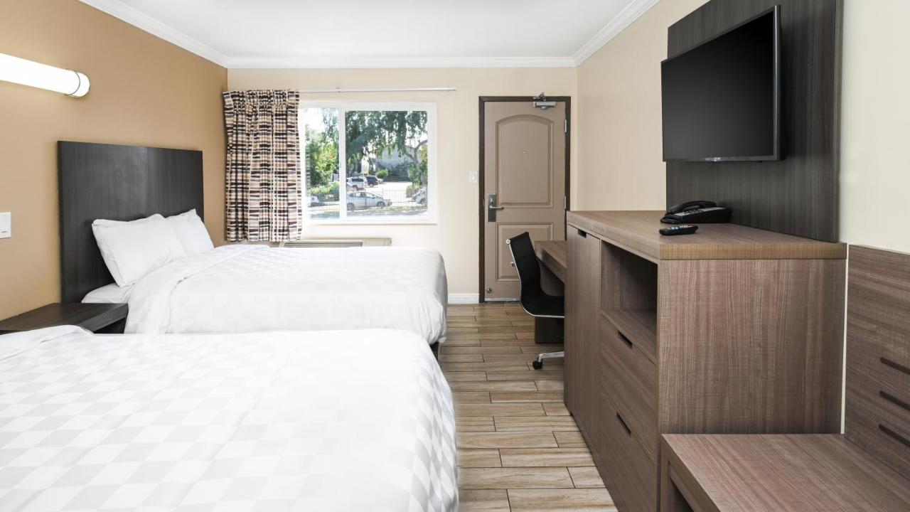 Two-Bedroom Suite at Sea Rock Inn - Long Beach