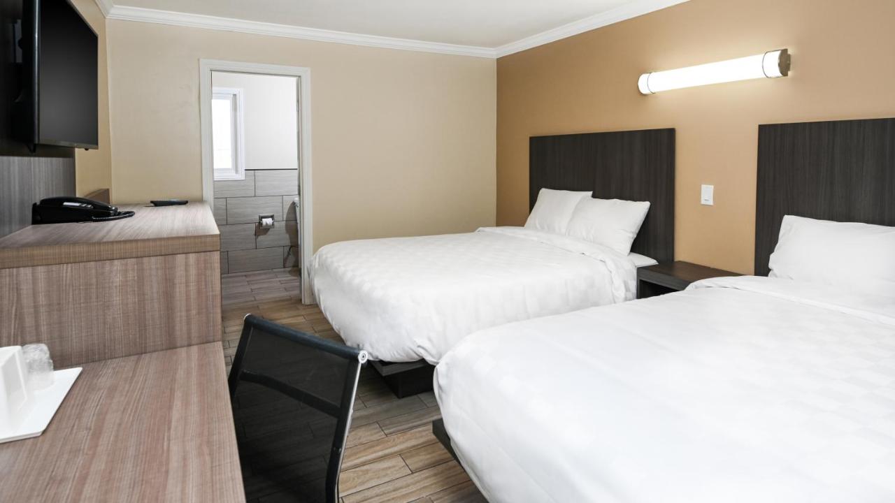 Two-Bedroom Suite at Sea Rock Inn - Long Beach