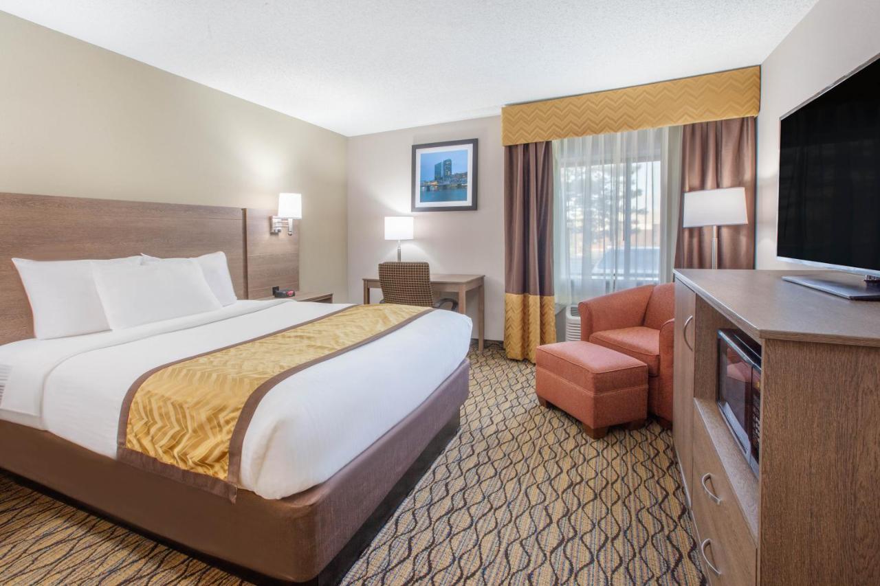 Deluxe King Suite - Non-Smoking at Baymont by Wyndham Grand Rapids Airport
