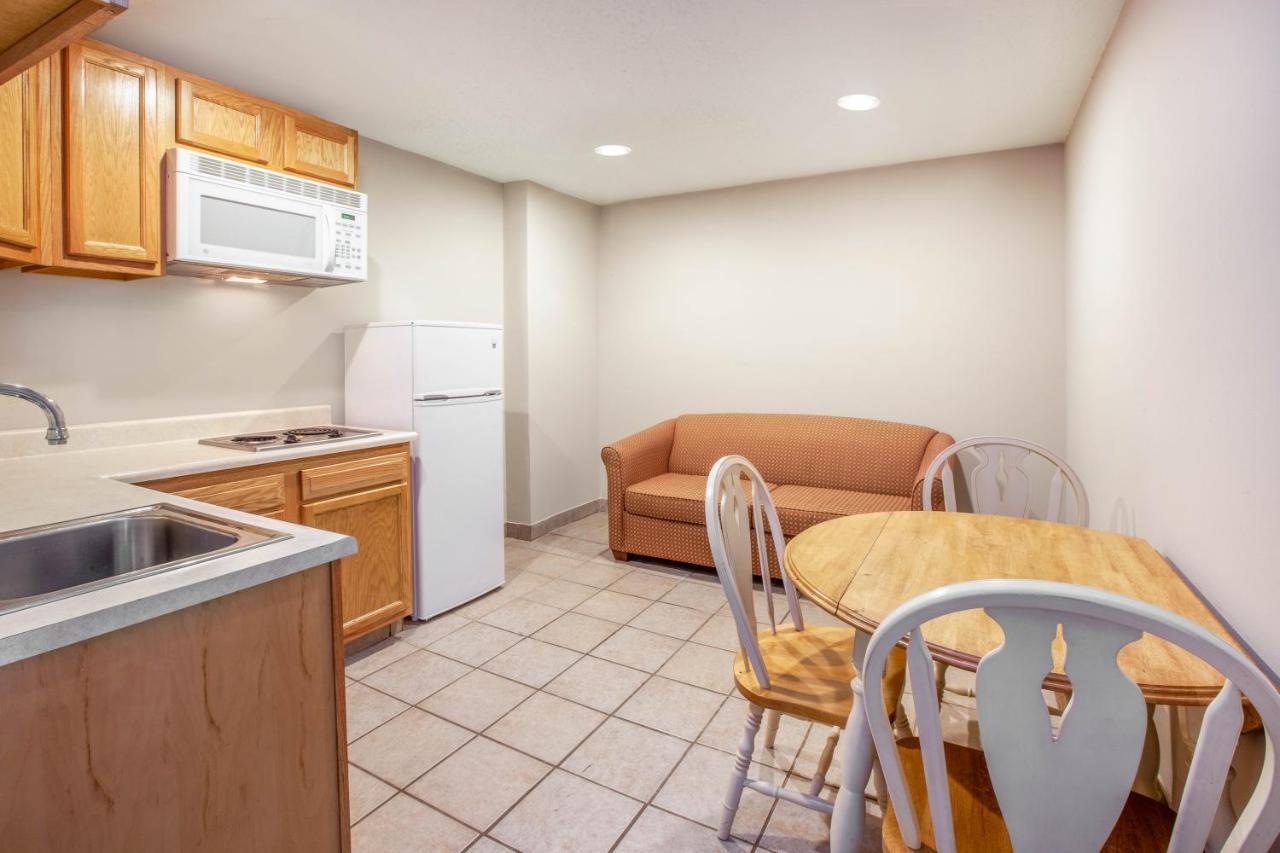 Deluxe King Room - Non-Smoking at Baymont by Wyndham Grand Rapids Airport
