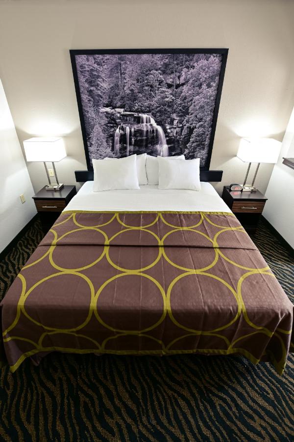 King Room - Mobility Access/Non-Smoking at Super 8 by Wyndham High Point/Greensboro