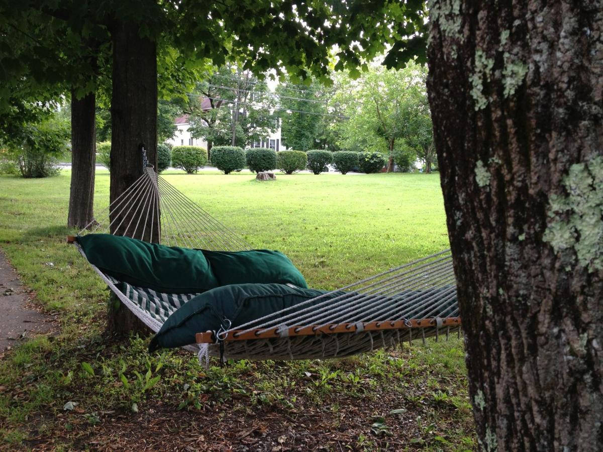 | James Place Inn Bed and Breakfast