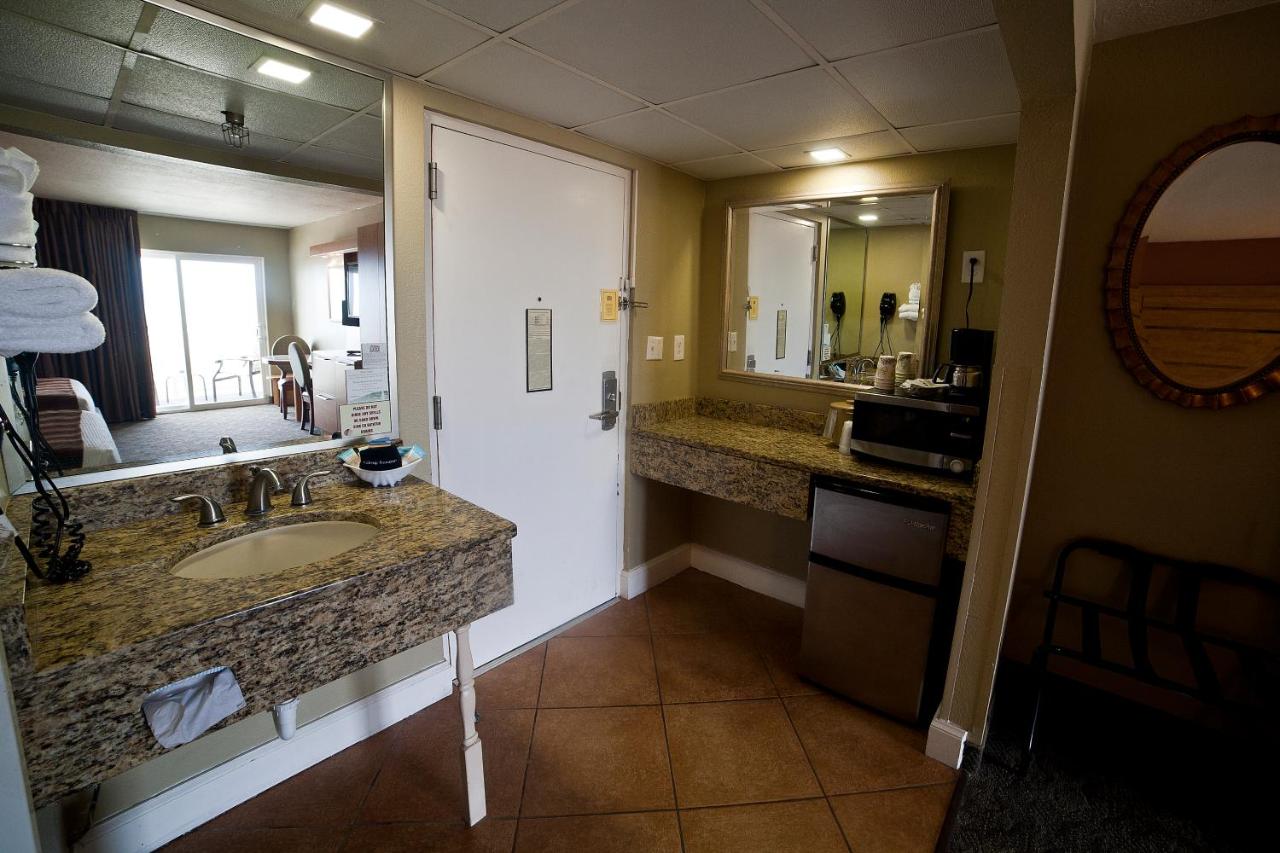 Deluxe Queen Room with Two Queen Beds - Ocean Front at DeSoto Beach Hotel