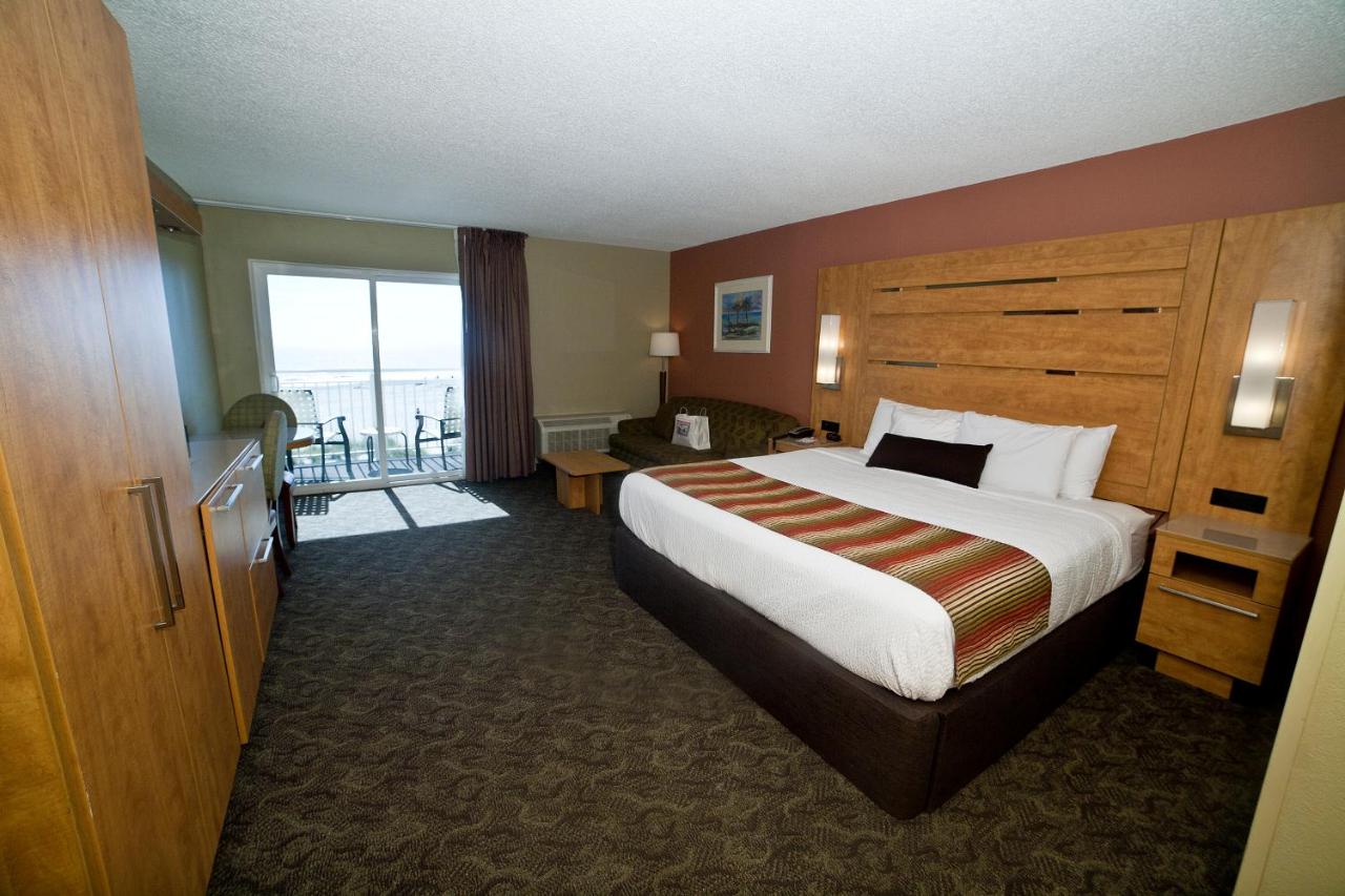 Deluxe King Room with Ocean Front View at DeSoto Beach Hotel