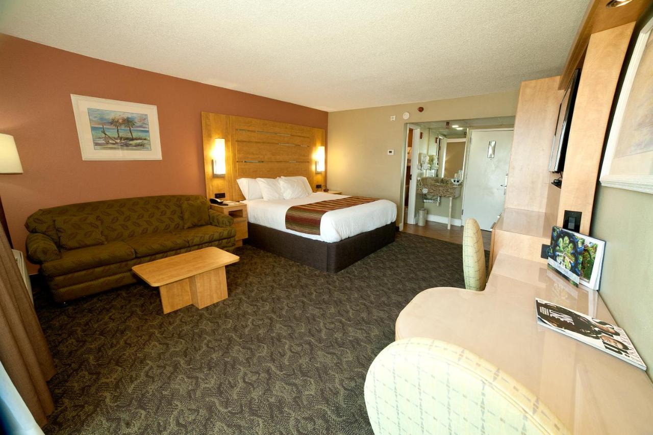 Deluxe King Room with Ocean Front View at DeSoto Beach Hotel