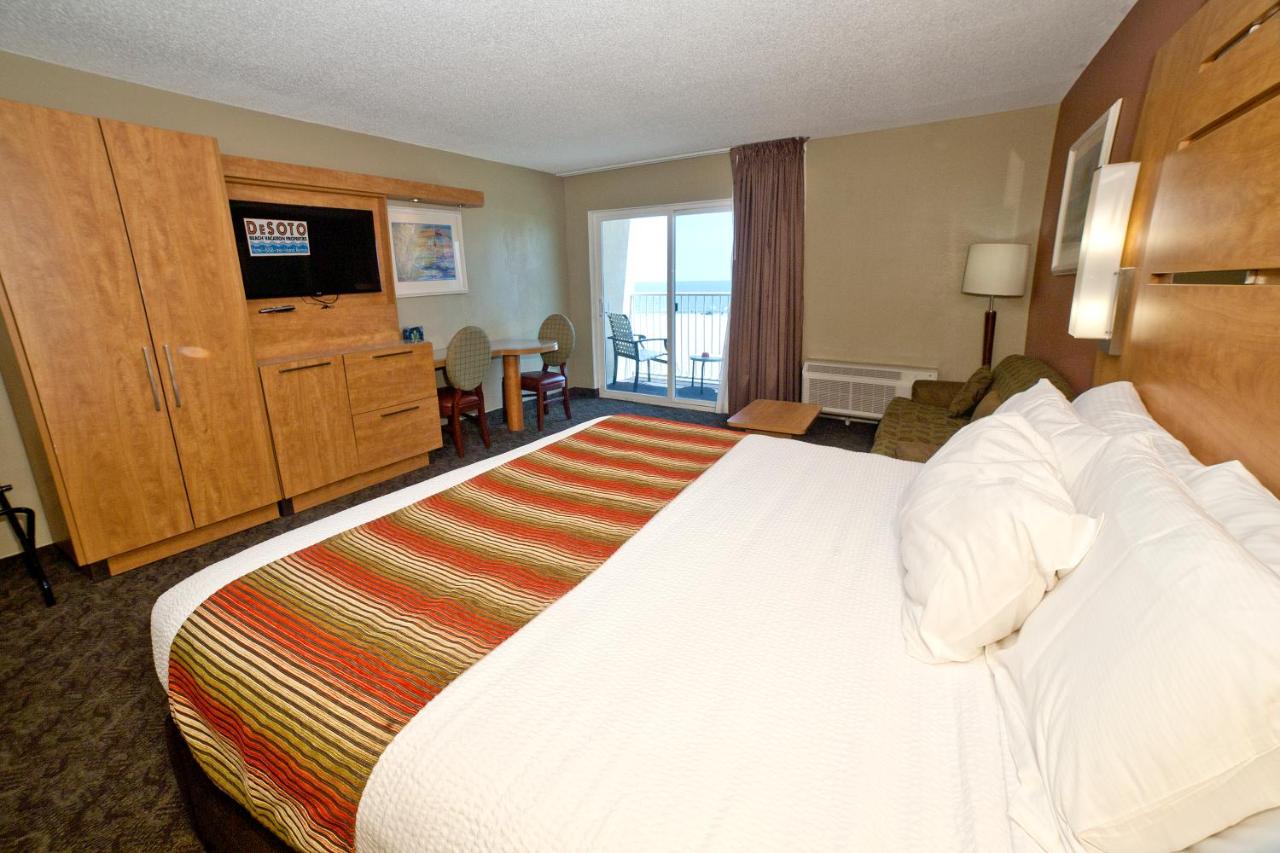 Deluxe King Room with Ocean Front View at DeSoto Beach Hotel