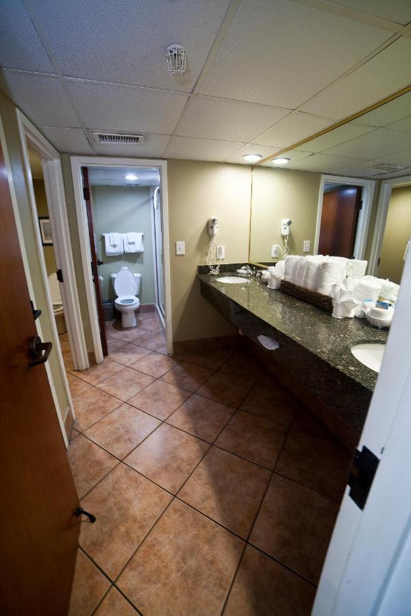 Two Bedroom Suite with Ocean View at DeSoto Beach Hotel