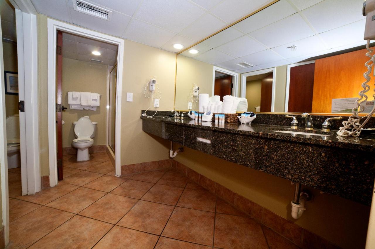 Two Bedroom Suite with Ocean View at DeSoto Beach Hotel