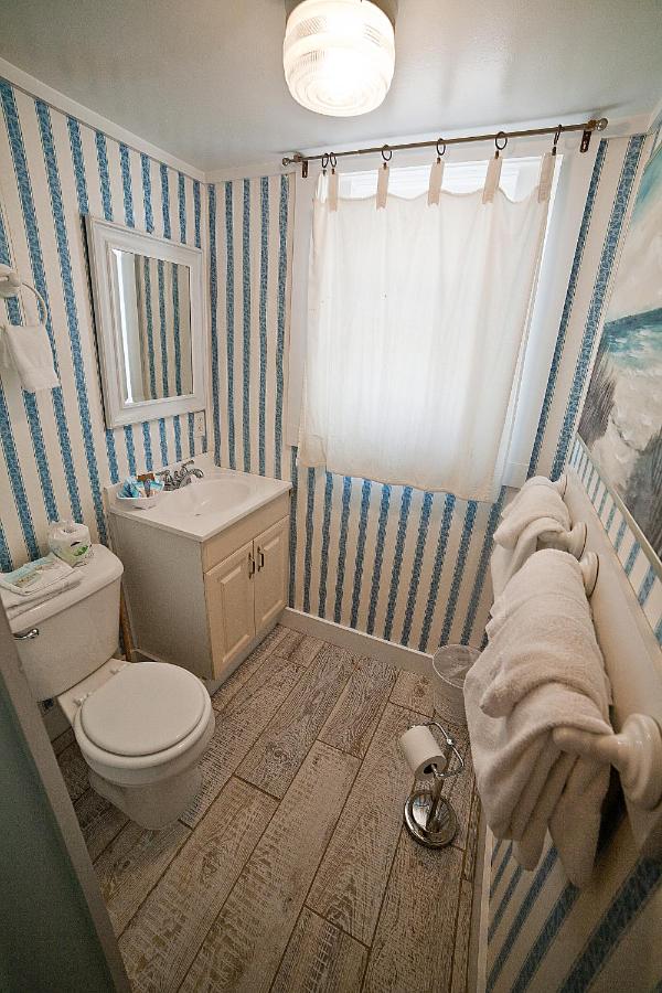 | Georgianne Inn & Suites