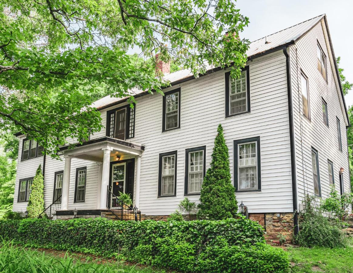 | Black Mountain Inn