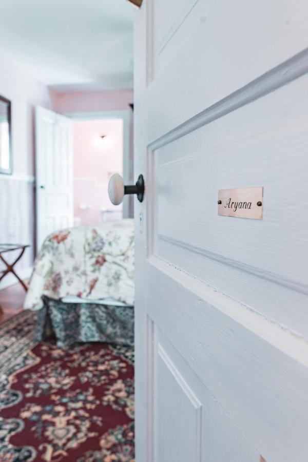 | Black Mountain Inn