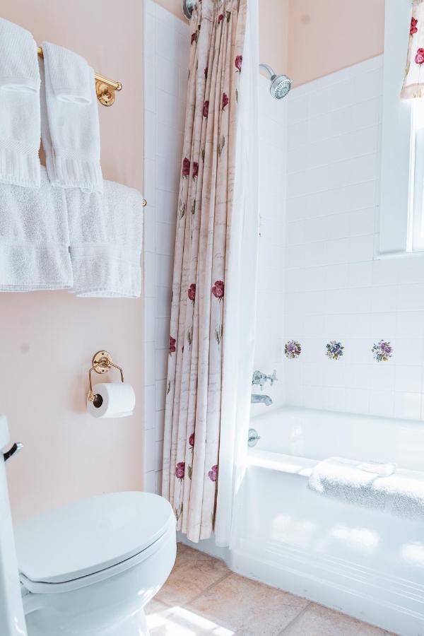 | Black Mountain Inn