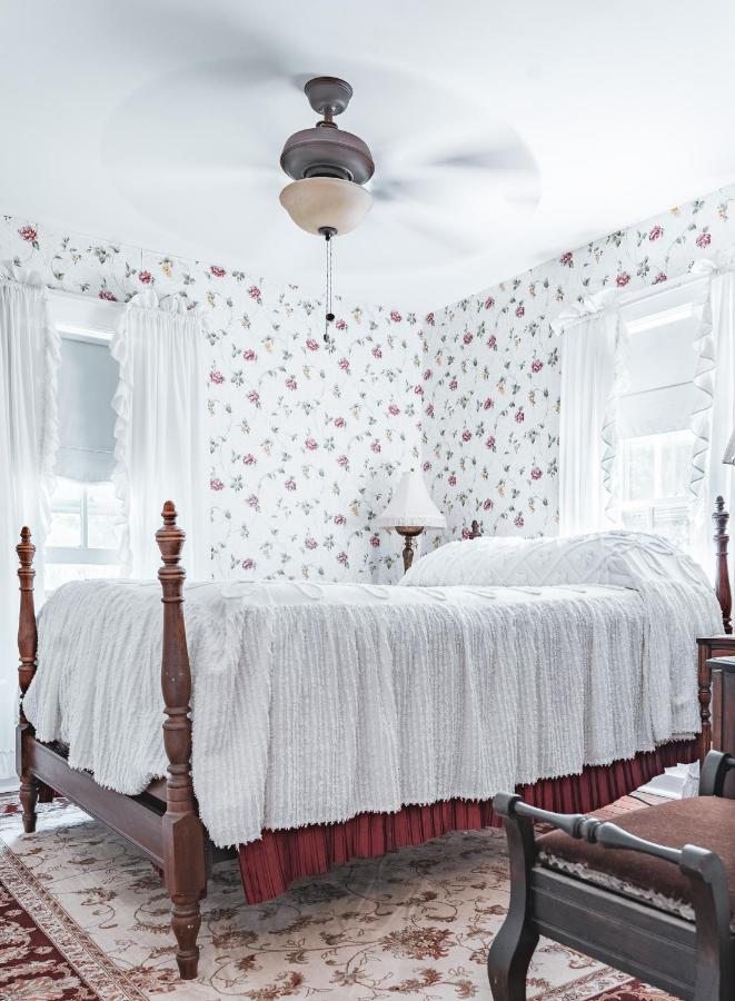 | Black Mountain Inn