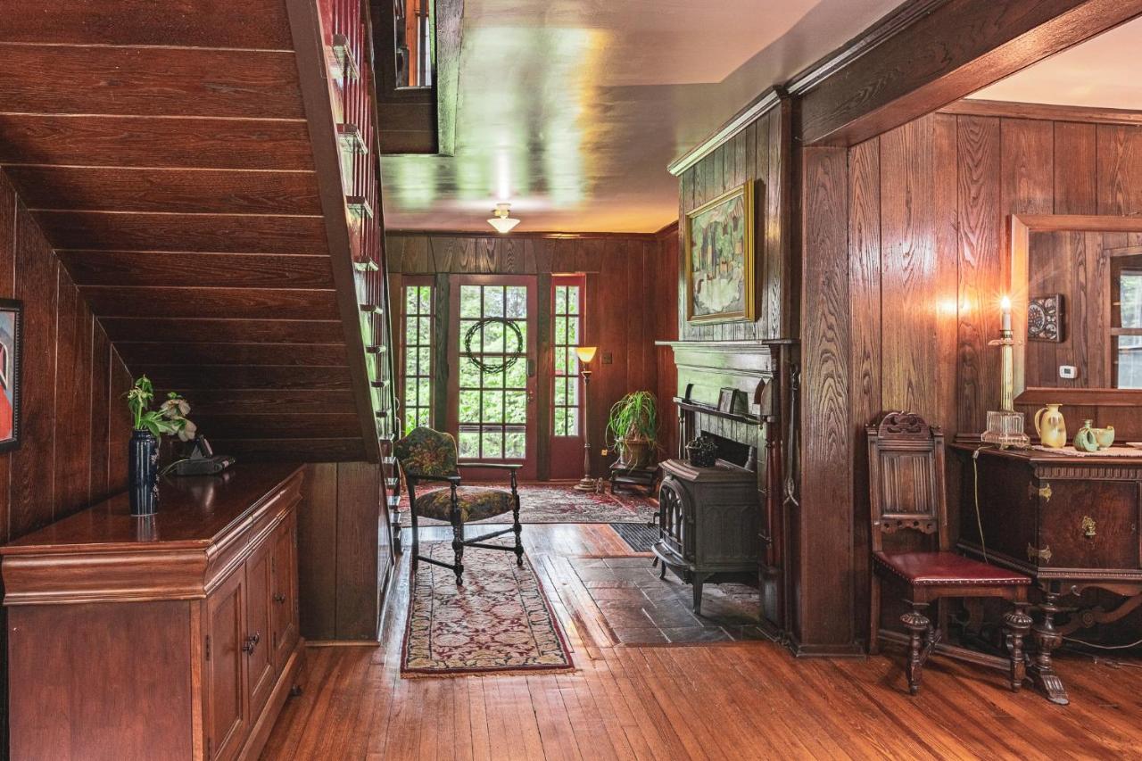 | Black Mountain Inn