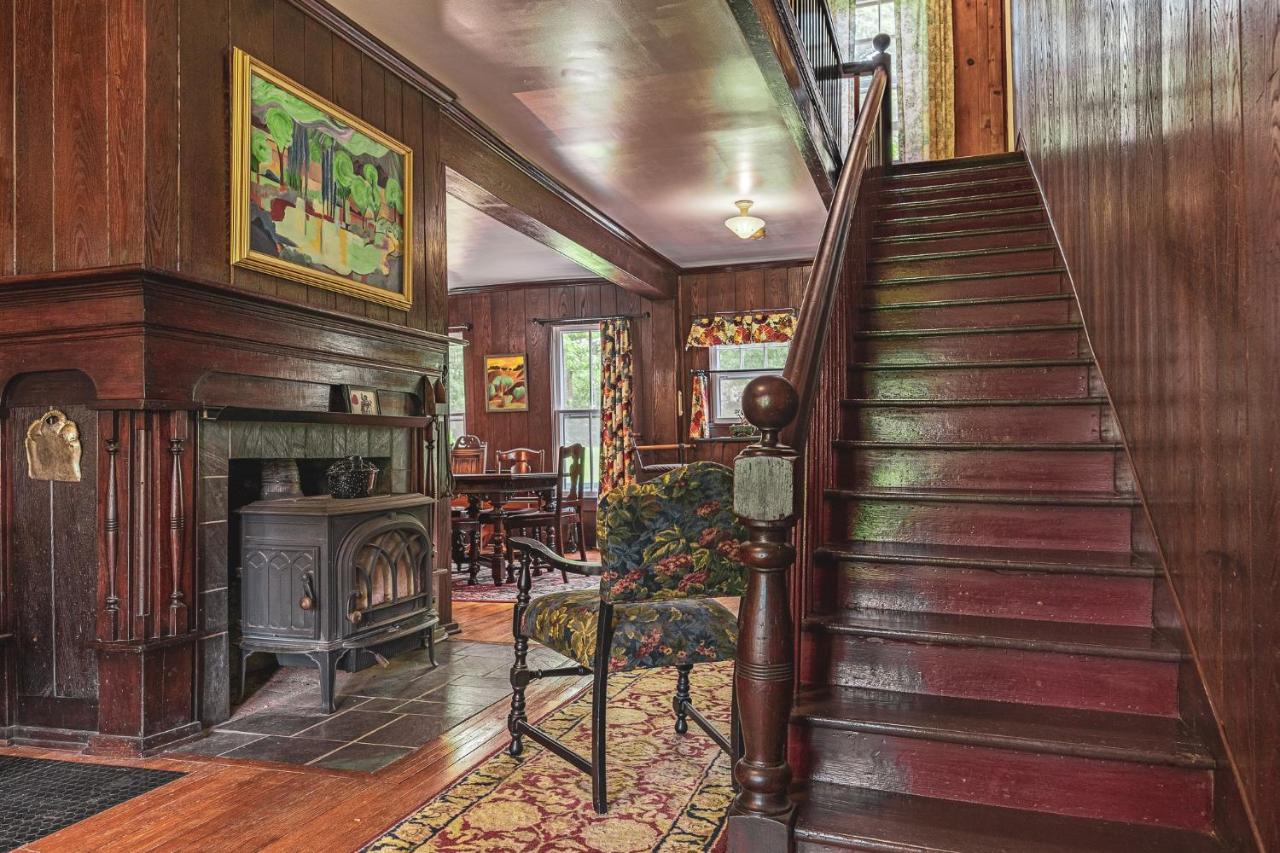 | Black Mountain Inn