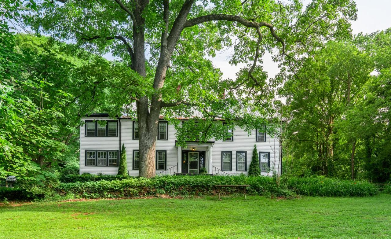 | Black Mountain Inn