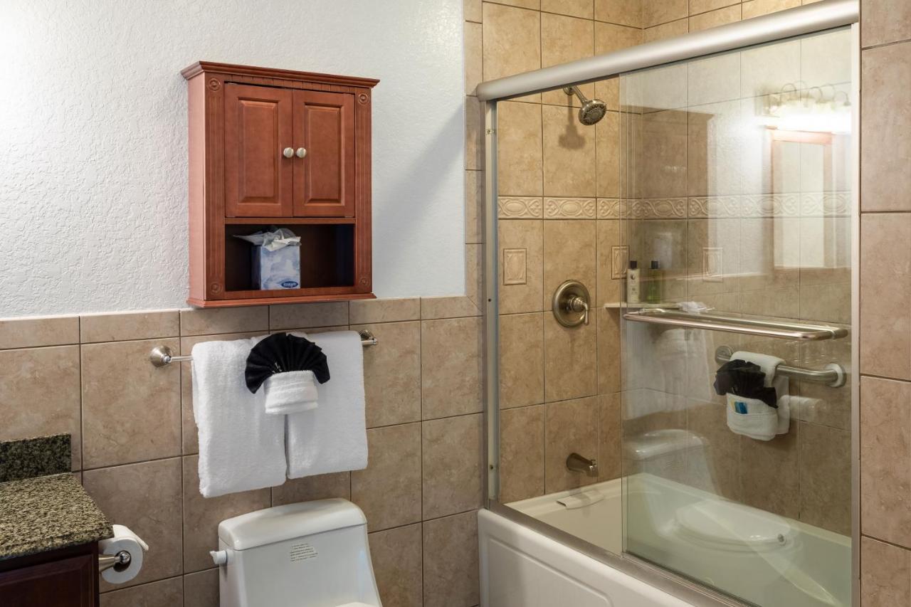 Two-Bedroom Suite at Grassy Flats Resort & Beach Club