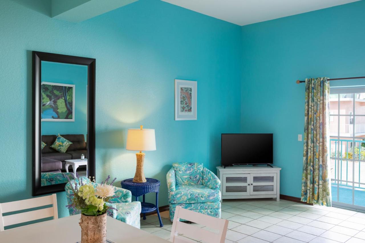 Deluxe King Suite at Grassy Flats Resort & Beach Club