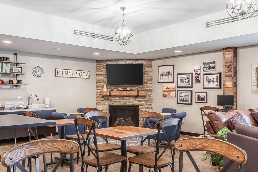 | Lakes Inn at Dunvilla