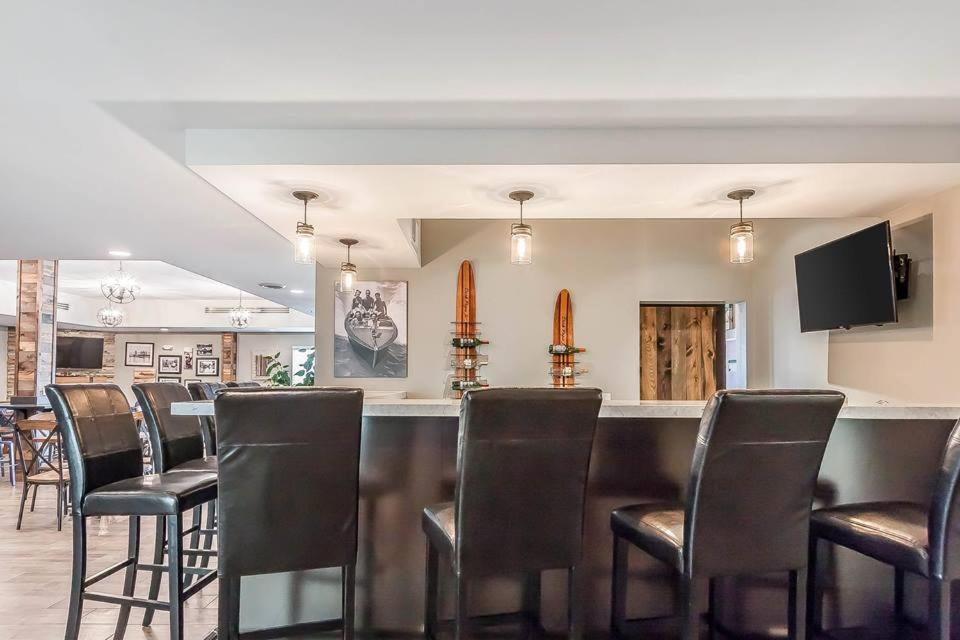 | Lakes Inn at Dunvilla
