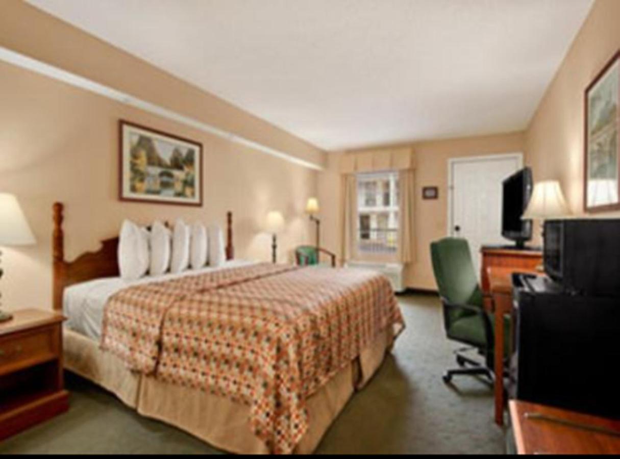 King Room - Non-Smoking at Baymont by Wyndham Sanford