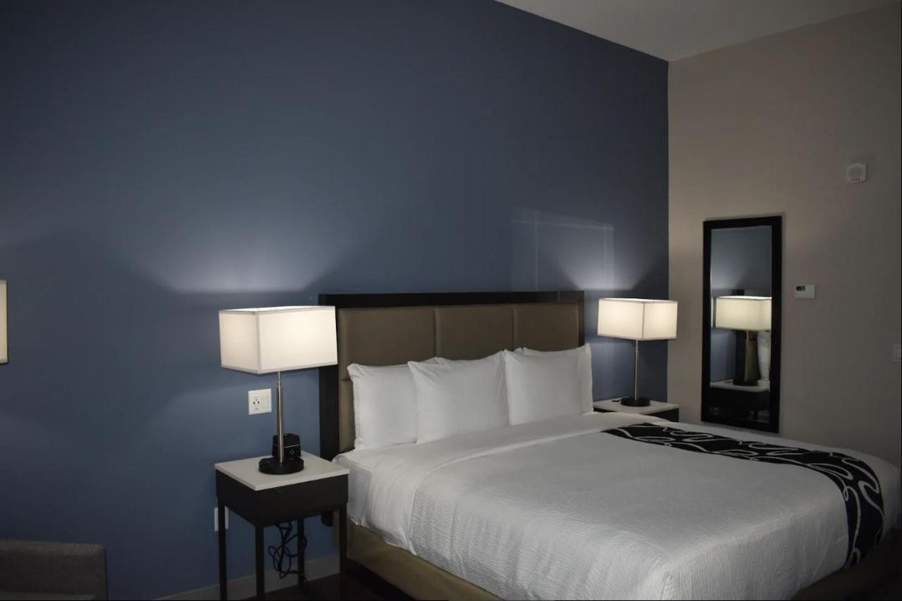 King Room - Mobility Access/Non-Smoking at La Quinta Inn & Suites by Wyndham San Bernardino