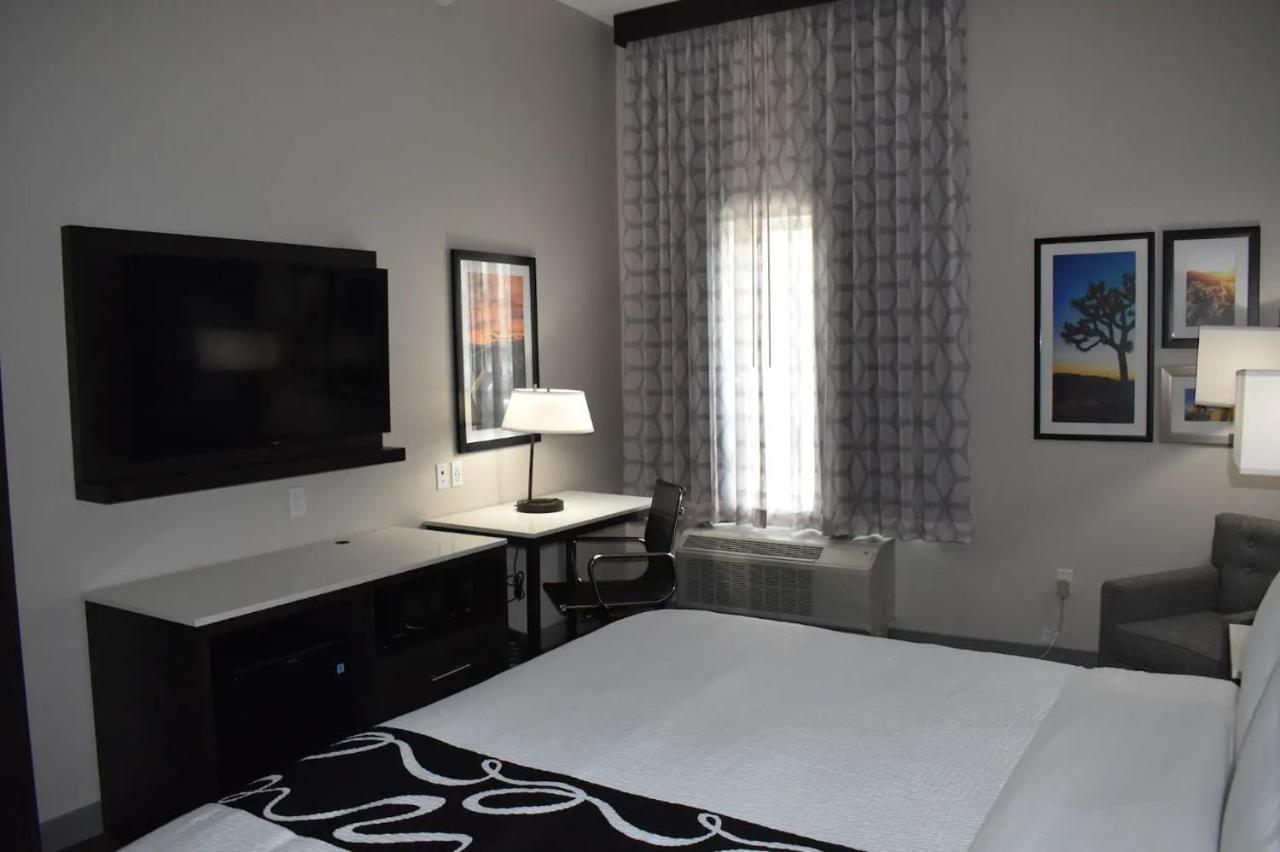 King Room - Mobility Access/Non-Smoking at La Quinta Inn & Suites by Wyndham San Bernardino