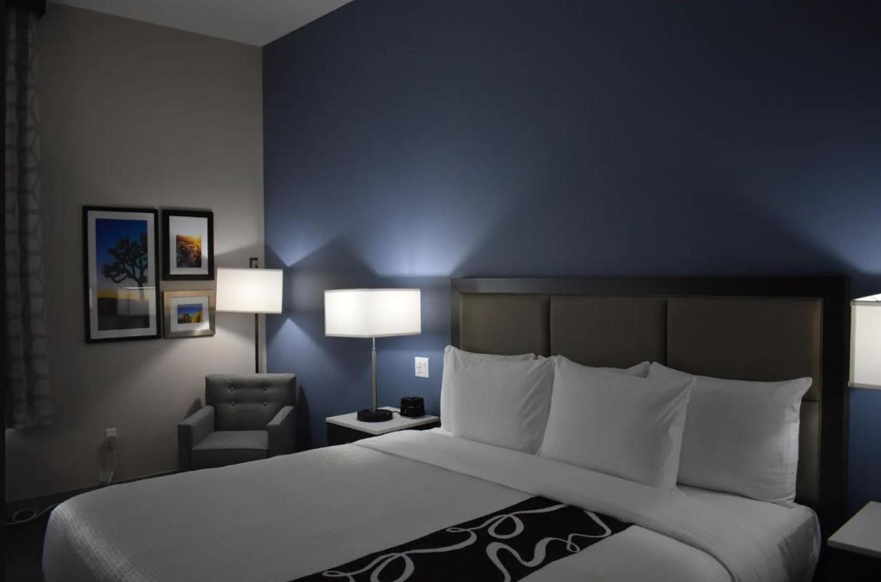 King Room - Mobility Access/Non-Smoking at La Quinta Inn & Suites by Wyndham San Bernardino