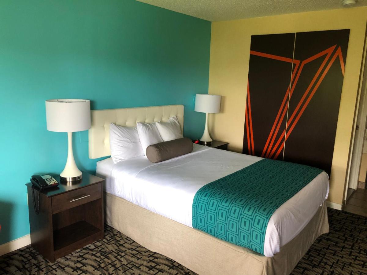 | Howard Johnson by Wyndham Rocky Hill