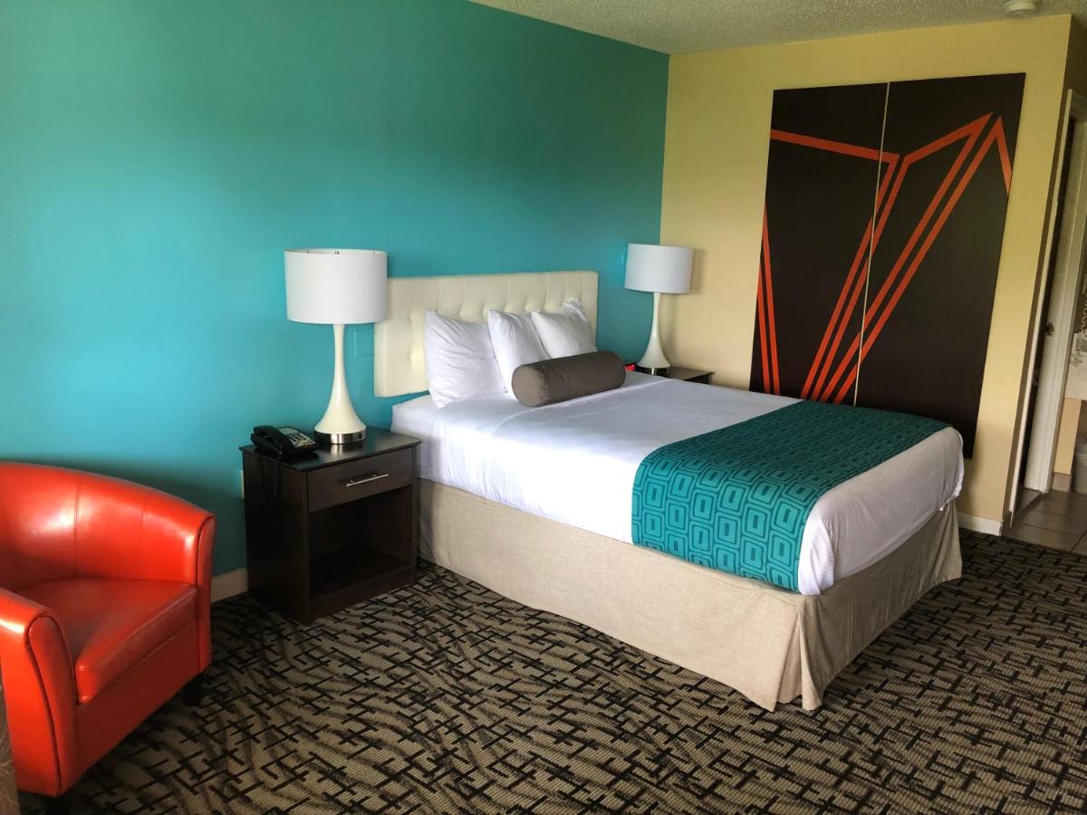 | Howard Johnson by Wyndham Rocky Hill