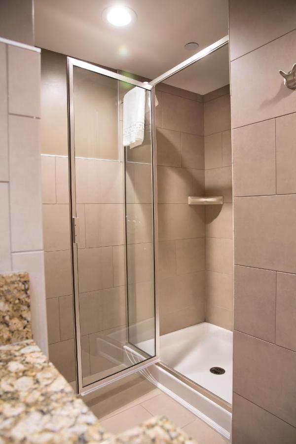 Queen Suite at Isle of Capri Casino Hotel Boonville & Casino - A Caesars Rewards Destination