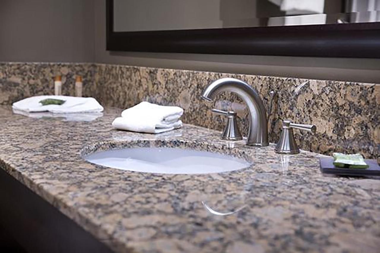 Standard Queen Room at Isle of Capri Casino Hotel Boonville & Casino - A Caesars Rewards Destination