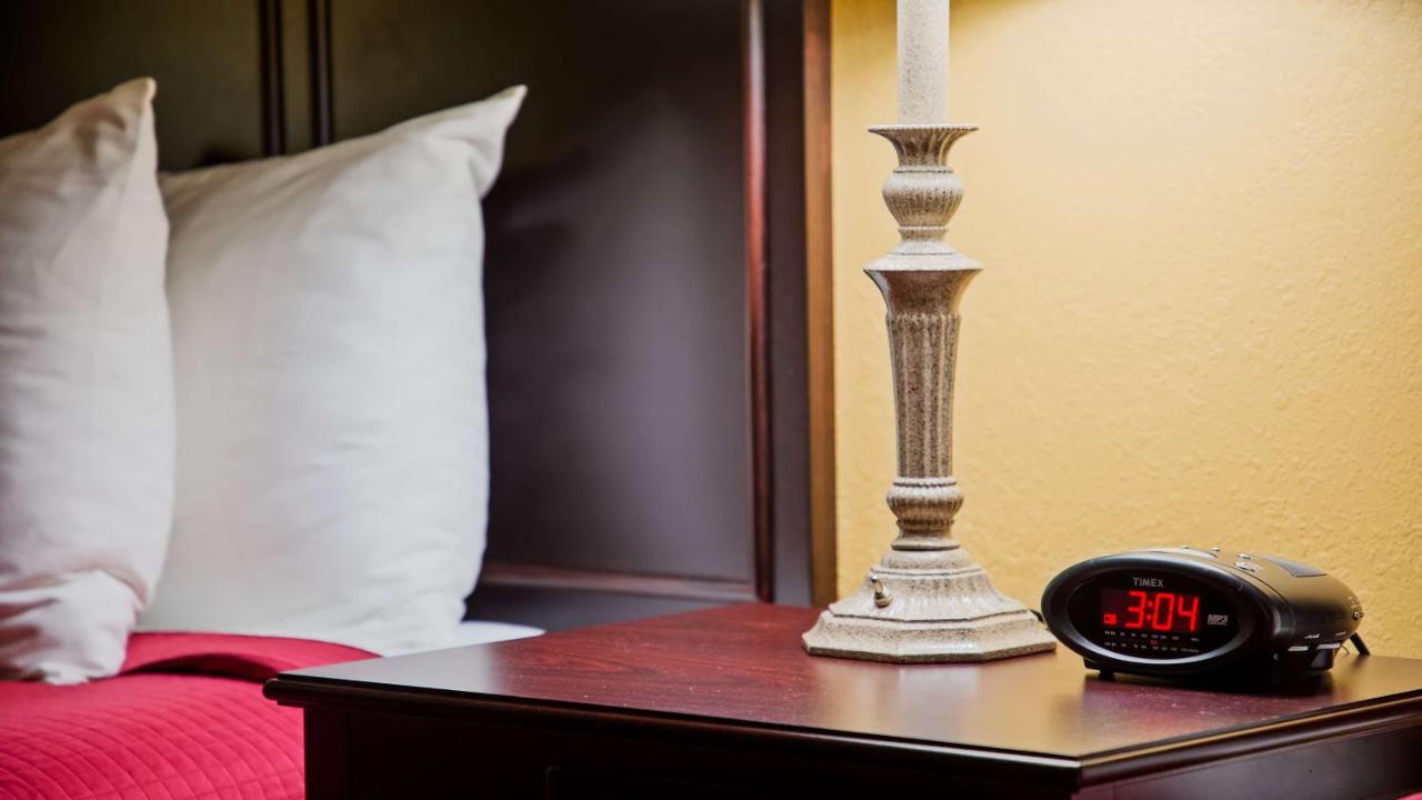 Queen Room - Disability Access at Osage Creek Lodge