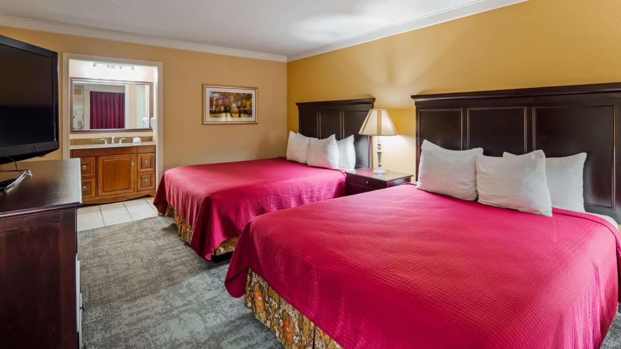 Queen Room with Two Queen Beds - Non-Smoking at Osage Creek Lodge