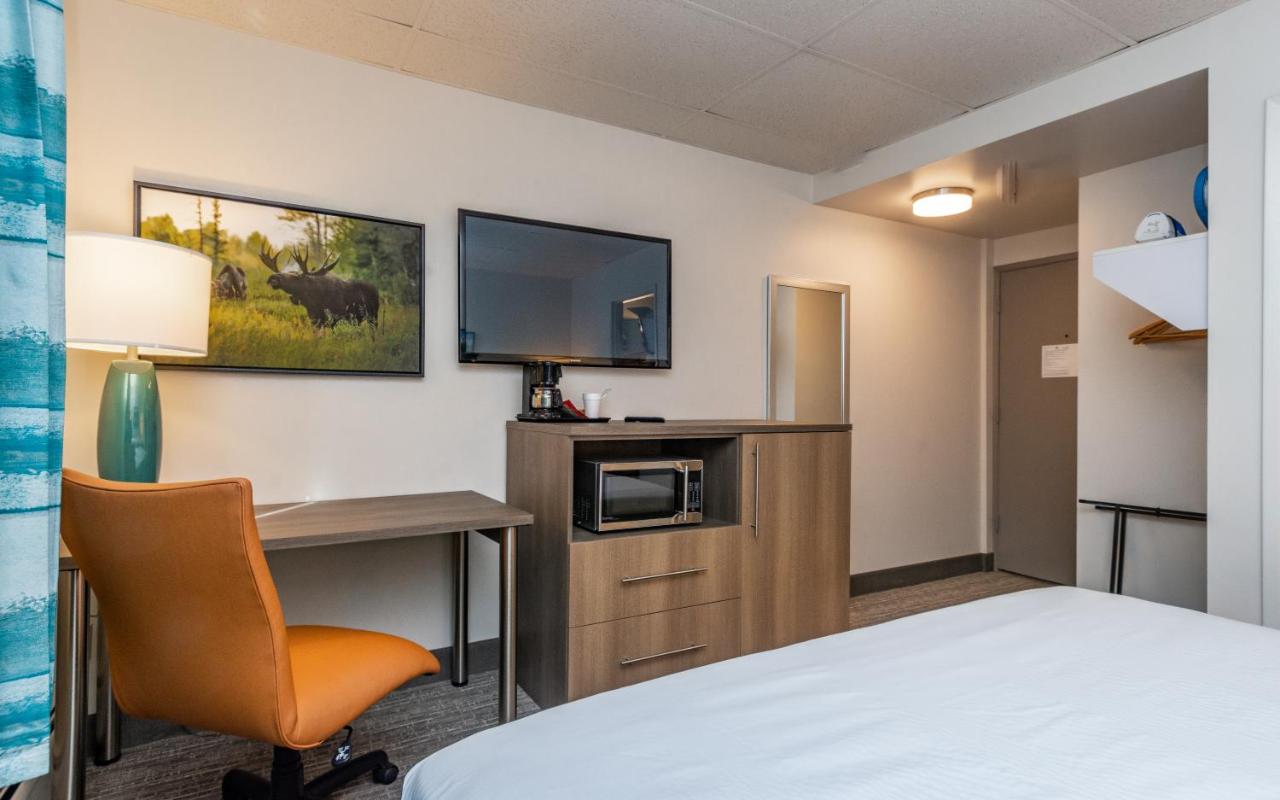 King Room - Non-Smoking at Bridgewater Hotel, Trademark Collection by Wyndham