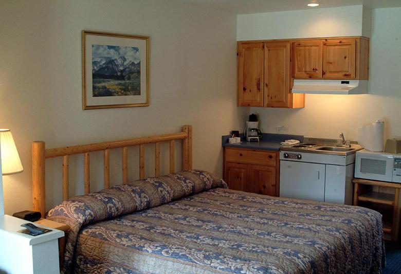  | Edgewater Inn Shady Cove