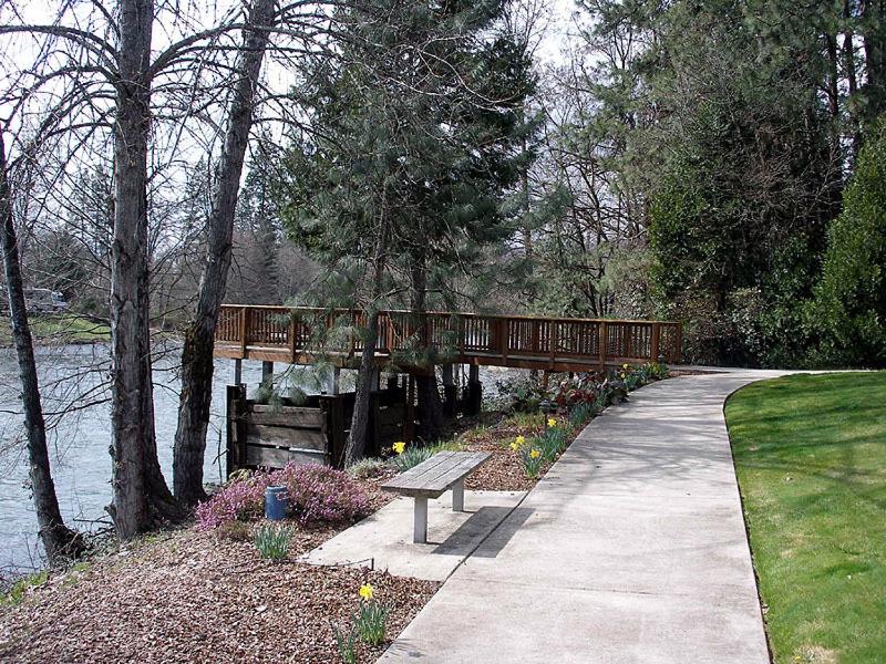  | Edgewater Inn Shady Cove